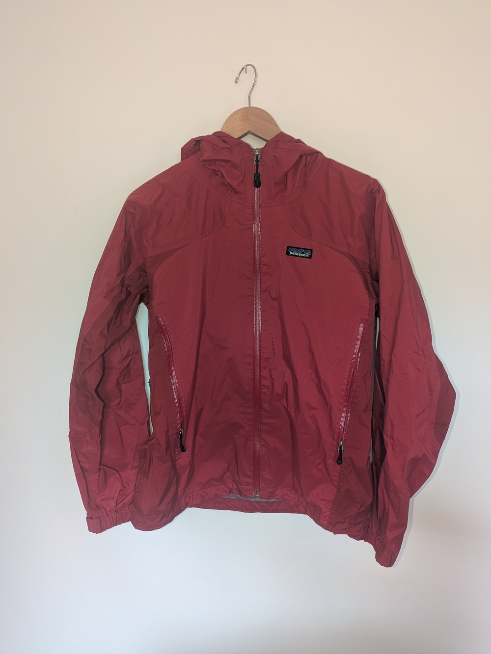 Patagonia Women’s Red Hooded Windbreaker Jacket Size M Gorpcore Hiking